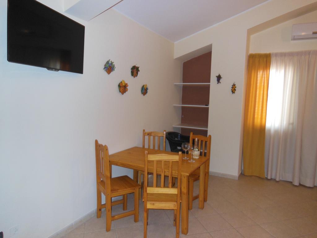 B&B La Sirena Santa Teresa Di Riva Phòng bức ảnh