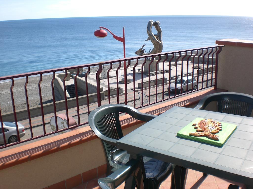 B&B La Sirena Santa Teresa Di Riva Ngoại thất bức ảnh
