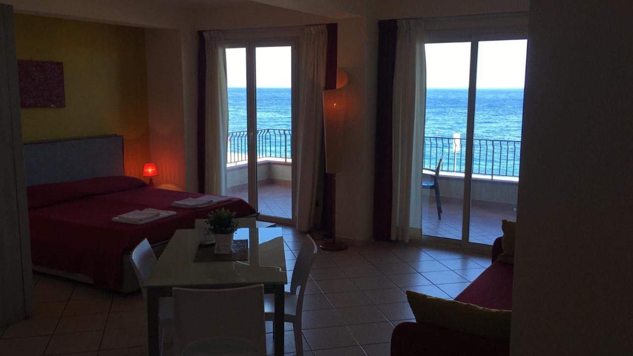 B&B La Sirena Santa Teresa Di Riva Ngoại thất bức ảnh